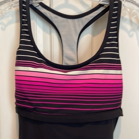 Reebok 🌟black with pinks and white stripes - Picture 2 of 6